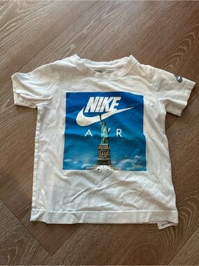 Nike kids tee shirt with Blue Statue of Liberty Graphic xs 4 4T toddler boy
